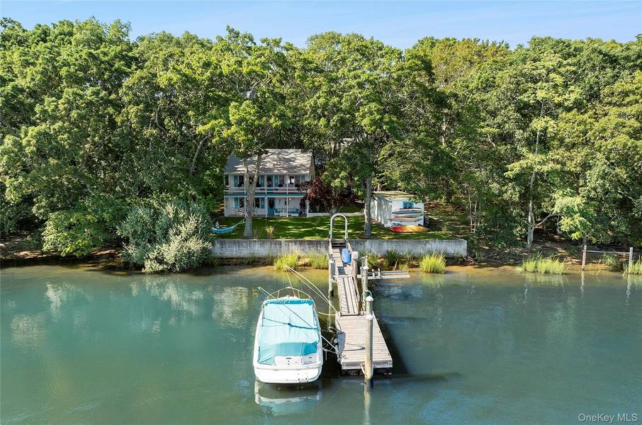 210 Redwood RD, Sag Harbor, NY 11963