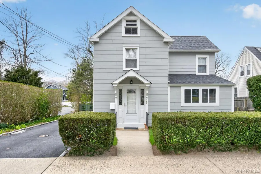 22 Perry AVE, Bayville, NY 11709