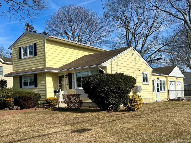 1123 Hyman AVE, Bay Shore, NY 11706