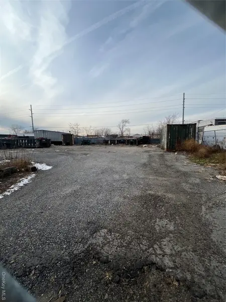4186-4200 Industrial PL, Island Park, NY 11558