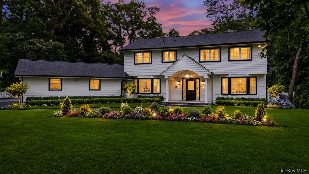 22 Peppermill LN, Dix Hills, NY 11746