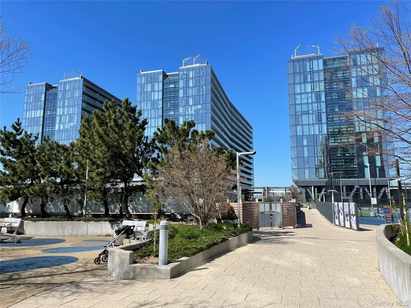 13101 40th RD #16T, Flushing, NY 11354