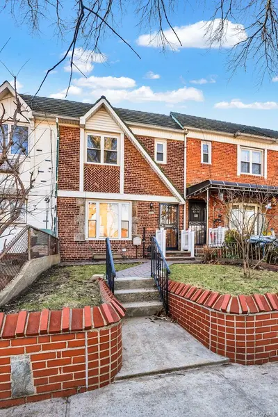 8256 Eliot AVE, Middle Village, NY 11379