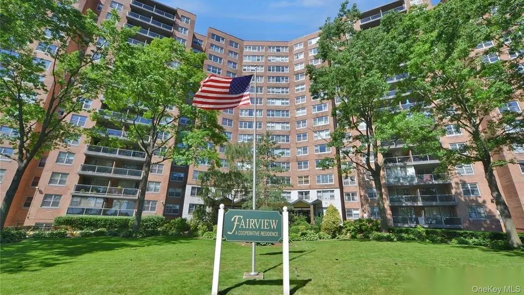 61-20 Grand Central Pkwy #C1102, Forest Hills, NY 11375