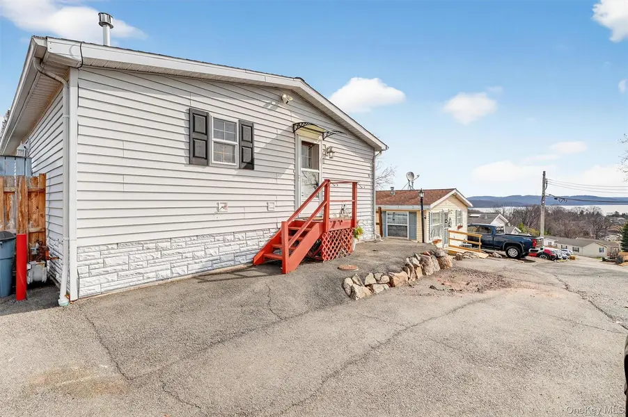 31 Thamsen DR, Stony Point, NY 10980