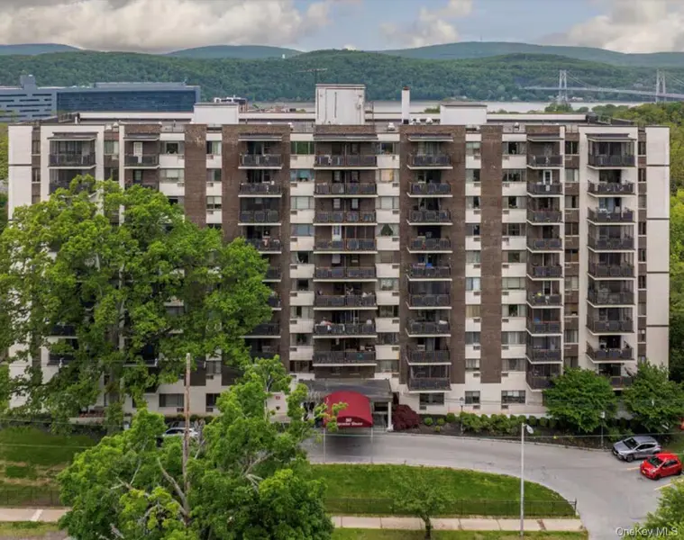 160 academy ST #7h, Poughkeepsie, NY 12601