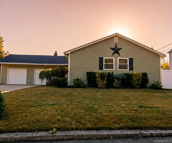 1458 Hummel AVE, Holbrook, NY 11741