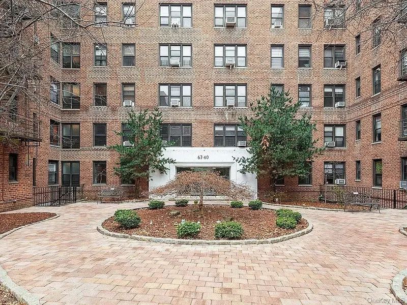 67-40 Yellowstone BLVD #2E, Forest Hills, NY 11375