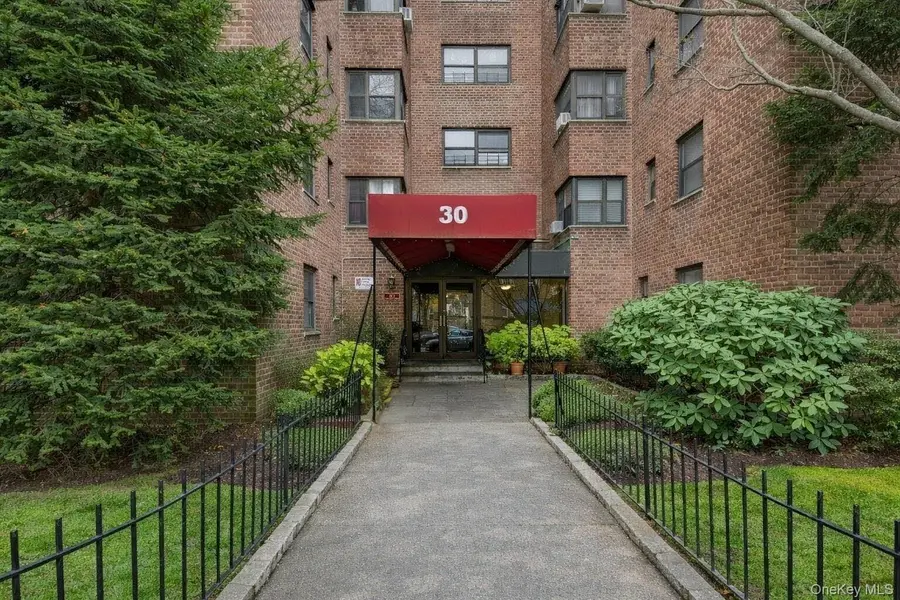 30 Fleetwood AVE #1B, Mount Vernon, NY 10552