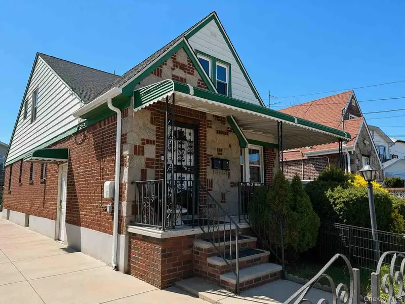 18216 141st AVE, Springfield Gardens, NY 11413