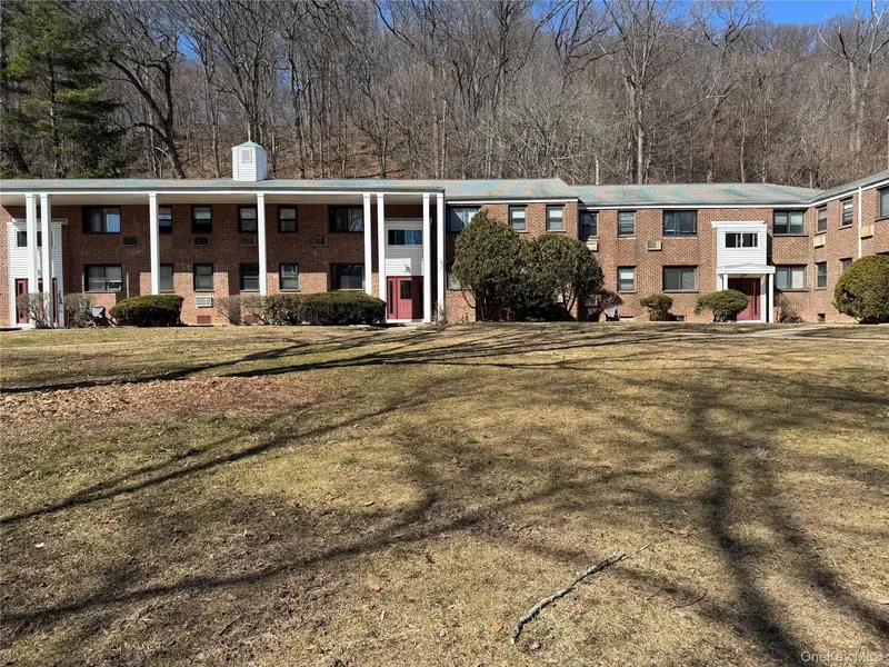 25 Lawrence DR #A, White Plains, NY 10603