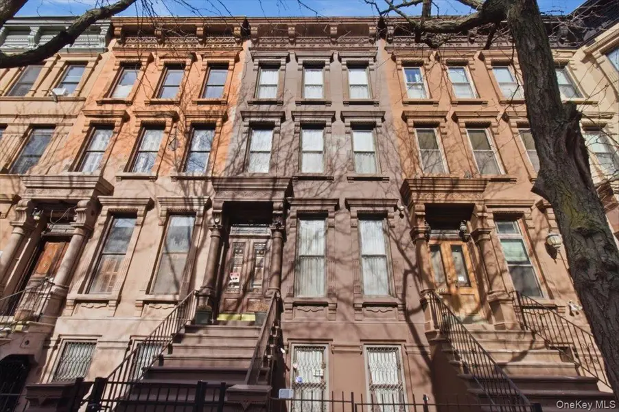 107 W 131st ST, New York (manhattan), NY 10027