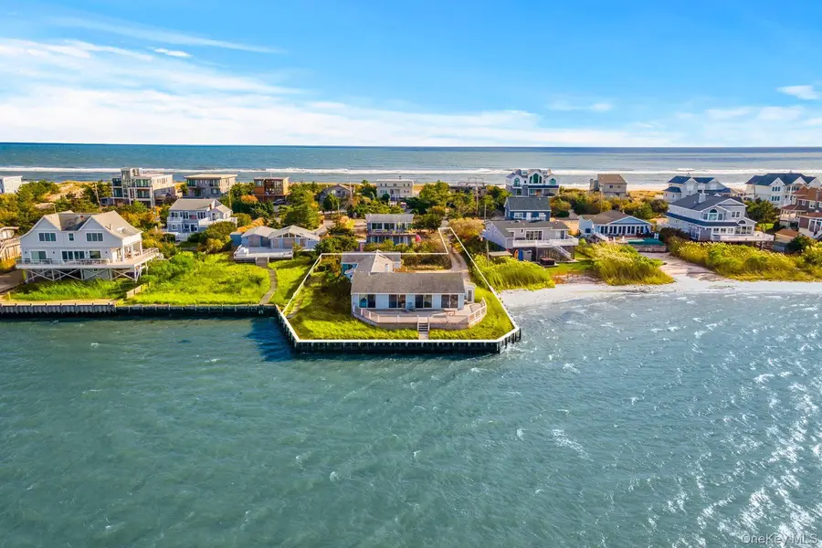 654A Dune RD, Westhampton Dunes, NY 11978