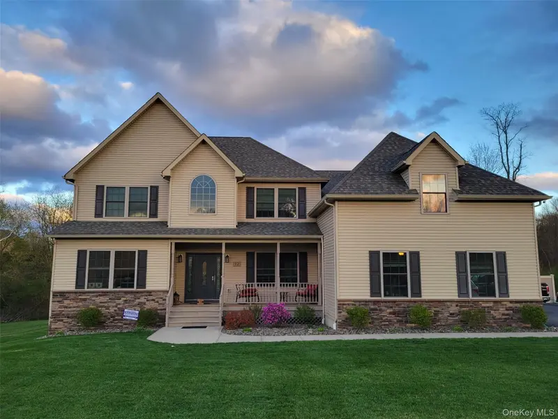12 Callaway DR, Monroe, NY 10950