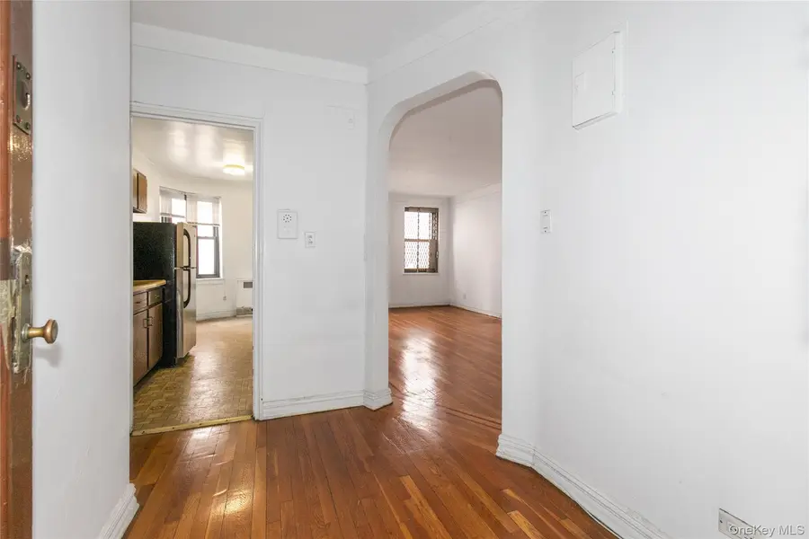 83-06 Vietor AVE #4R, Elmhurst, NY 11373