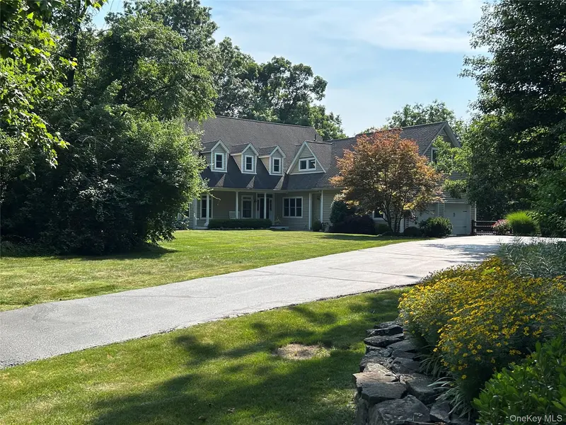 25 Navajo TRL, Sloatsburg, NY 10974