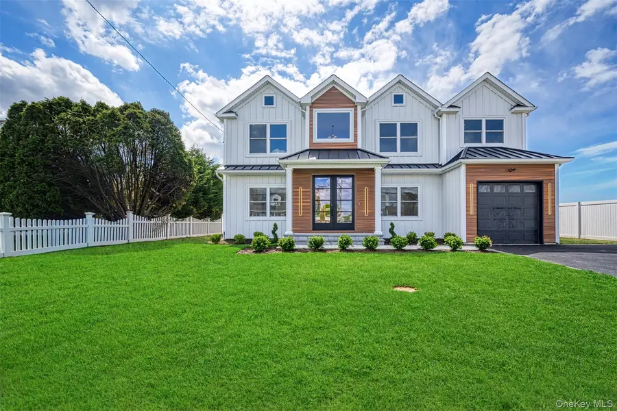 238 North Pine ST, Massapequa, NY 11758