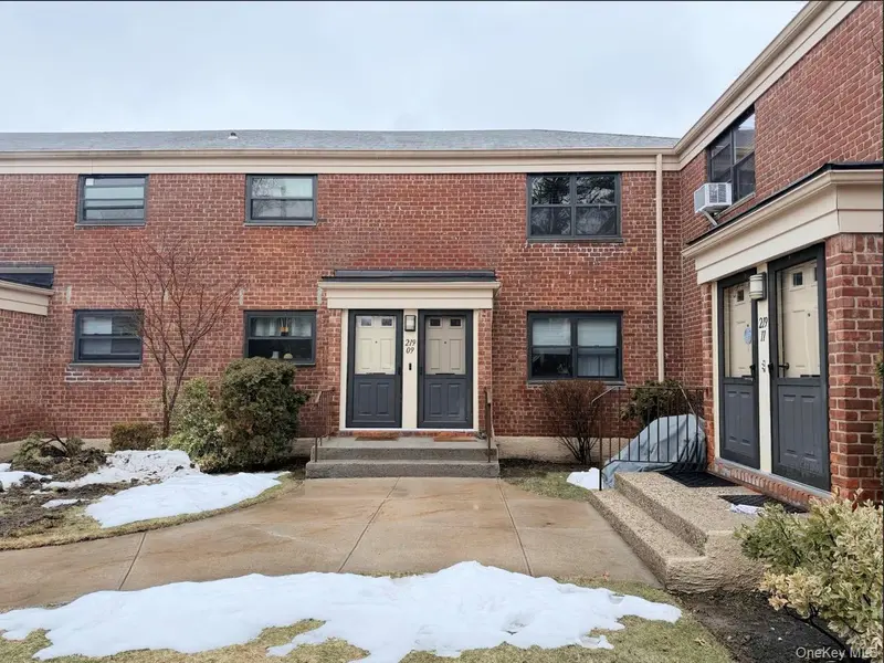 21909 74th AVE #446B2, Oakland Gardens, NY 11364