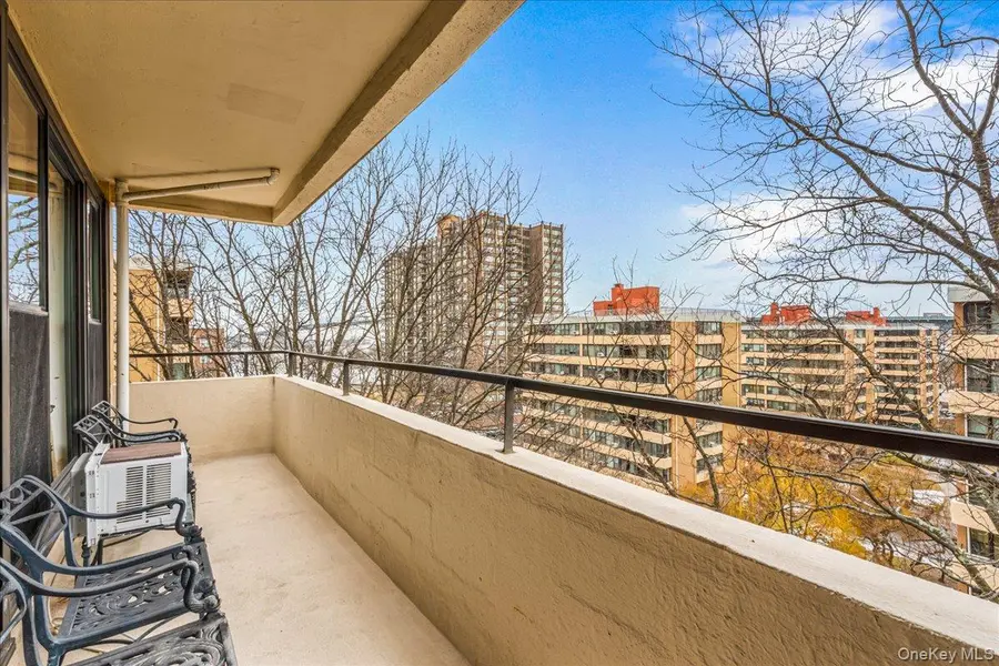 7-24 166th ST #8C, Beechhurst, NY 11357