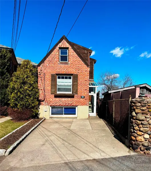 722 King AVE, Bronx, NY 10464