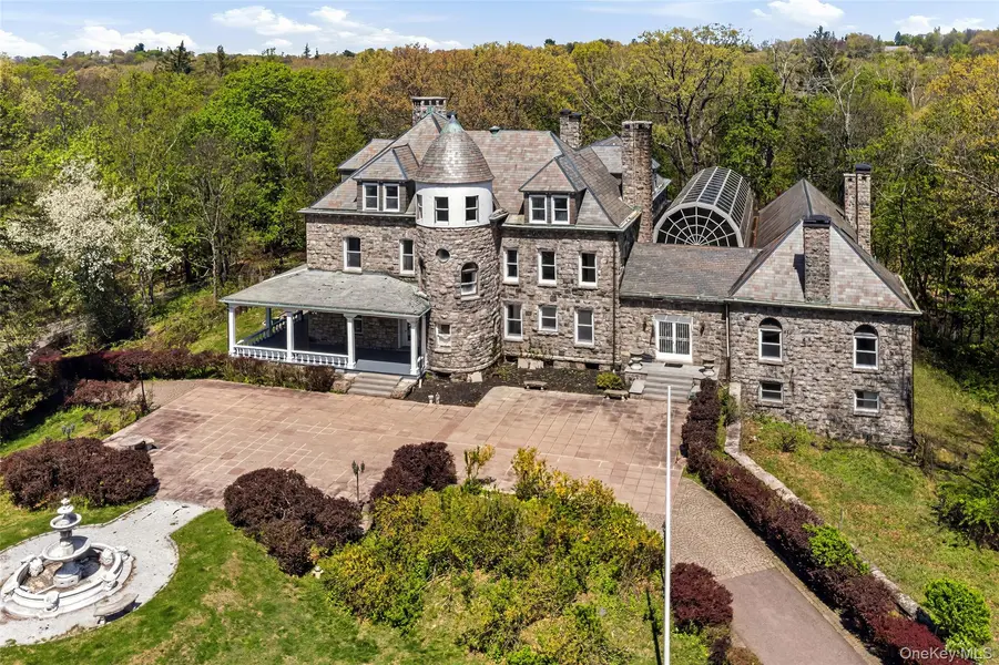139 Scarborough RD, Briarcliff Manor, NY 10510