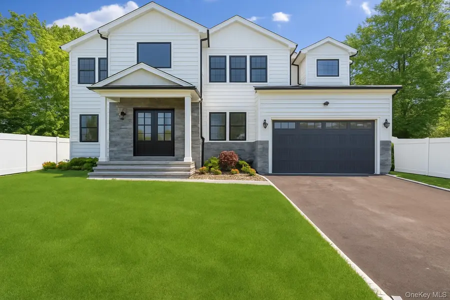 27 Belmont CIR, Syosset, NY 11791
