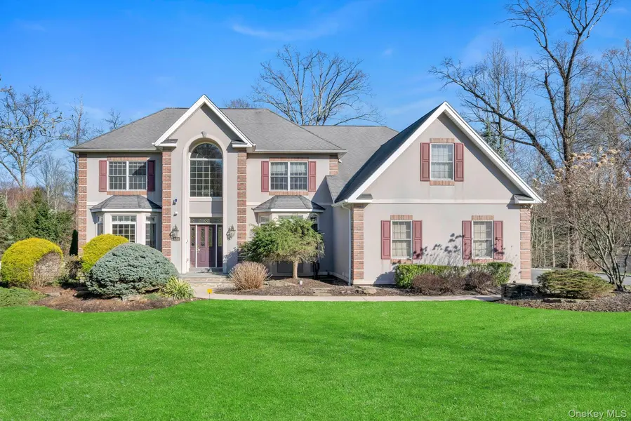 25 Charnwood DR, Suffern, NY 10901