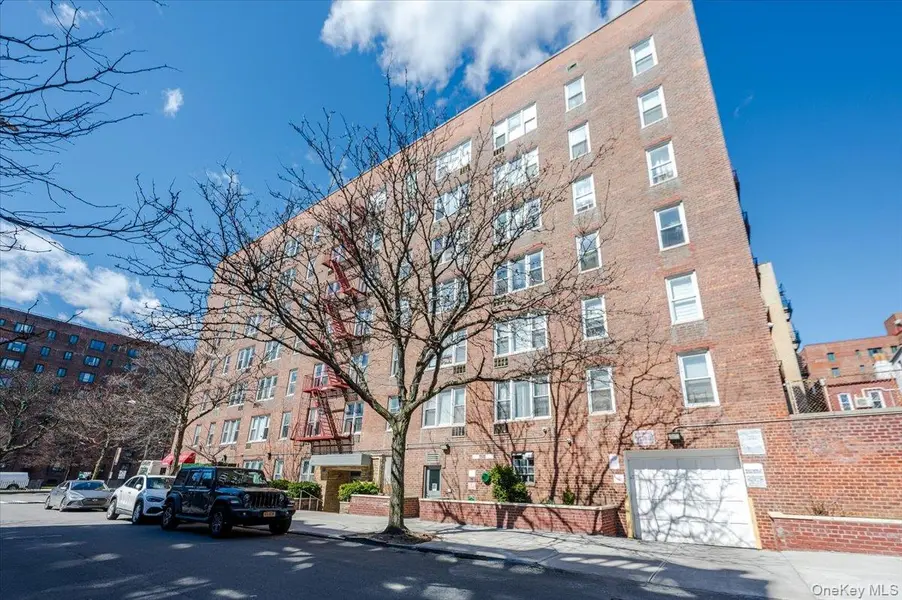 1332 Metropolitan AVE #4K, Bronx, NY 10462