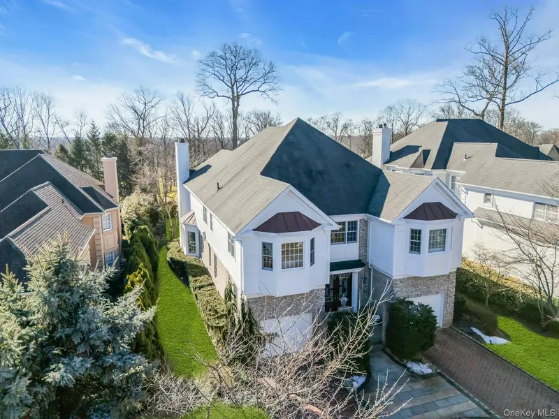 58 Stone Hill DR, Manhasset, NY 11030