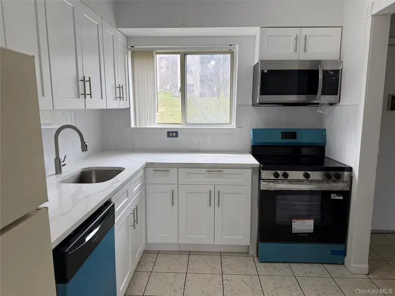 26 Cooper Road #811, Poughkeepsie, NY 12603