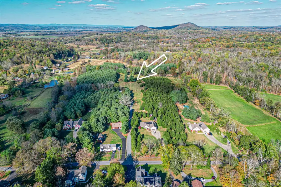 5 Spruce Hill LN, Warwick, NY 10990