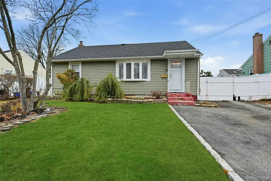135 Cumberbach ST, Wyandanch, NY 11798
