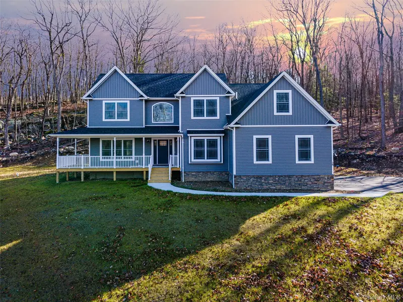 1 Rosewood LN, Salisbury Mills, NY 12577