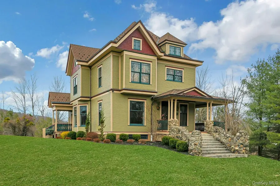 2 Pine Hill RD, Chester, NY 10918