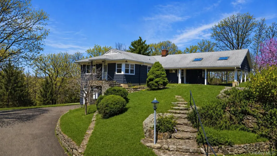 27 Allapartus CIR, Ossining, NY 10562