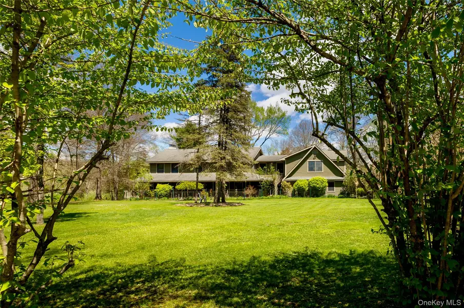 15 Unity LN, New Paltz, NY 12561