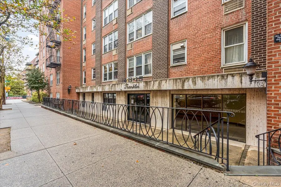 14215 Franklin AVE #3A, Flushing, NY 11355