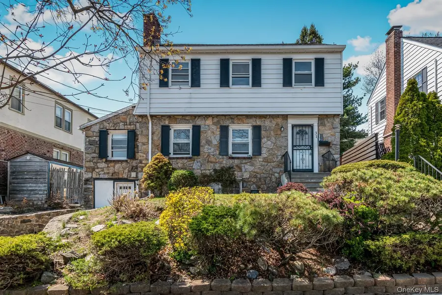 31 Emmett PL, Yonkers, NY 10703