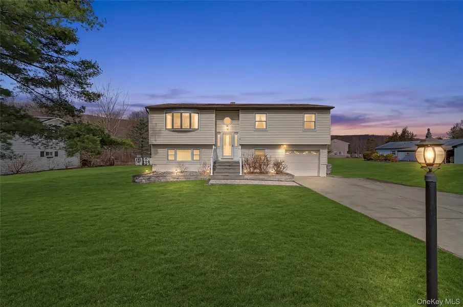 6 Adams CT, Monroe, NY 10950