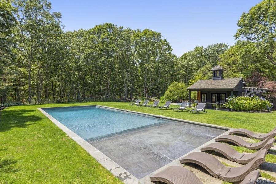 90 Denise ST, Sag Harbor, NY 11963
