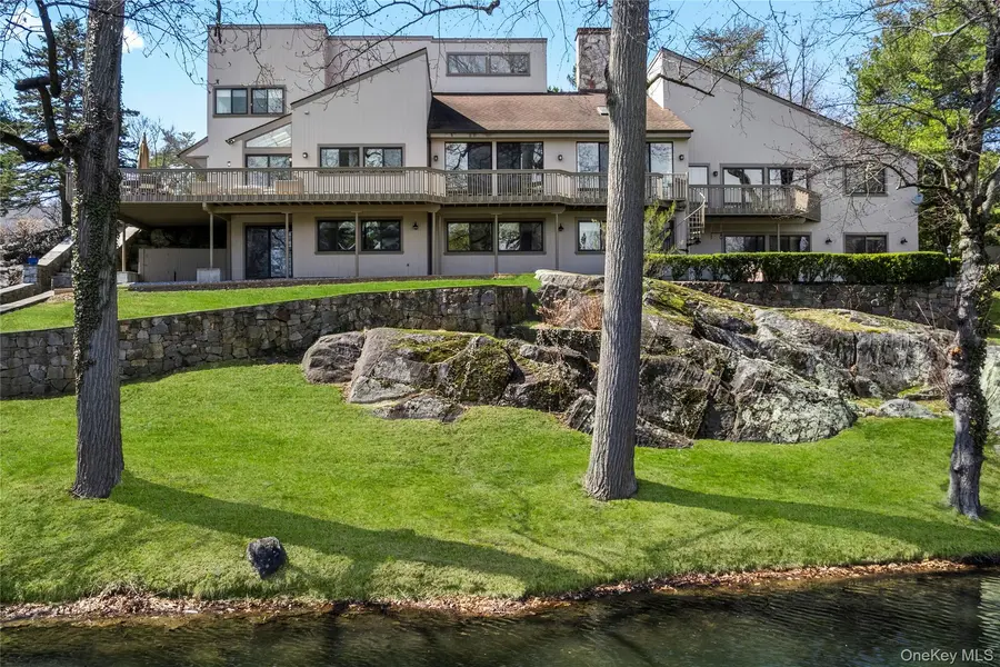 3 Lakeside DR, Rye, NY 10580