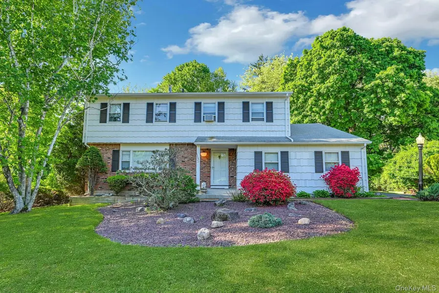 5 Catawba DR, West Nyack, NY 10994