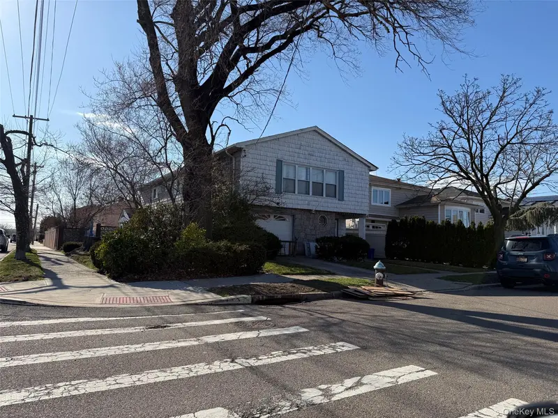 160-52 88th ST, Howard Beach, NY 11414