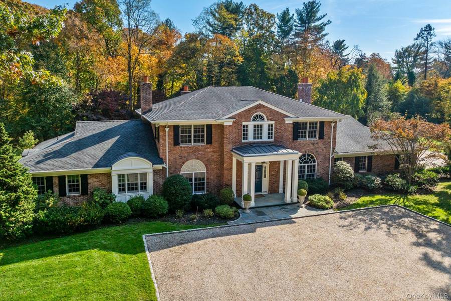 30 Underhill RD, Locust Valley, NY 11560