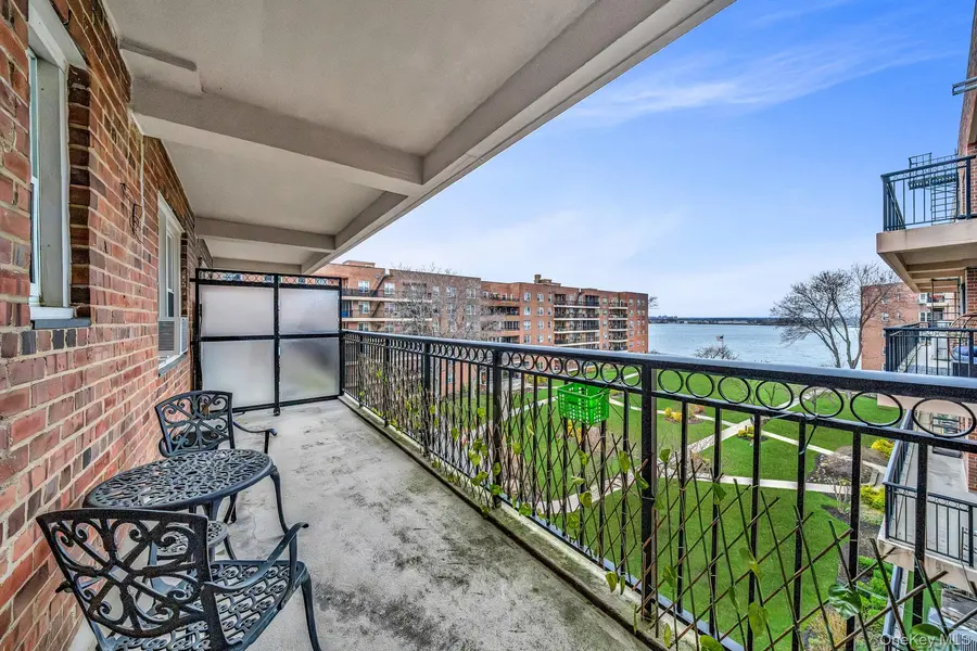 162-41 Powells Cove BLVD #5C, Whitestone, NY 11357