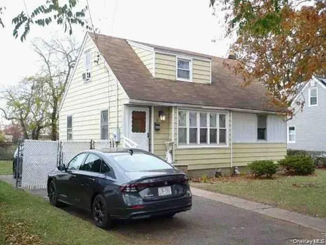 650 Winthrop drive, Uniondale, NY 11553