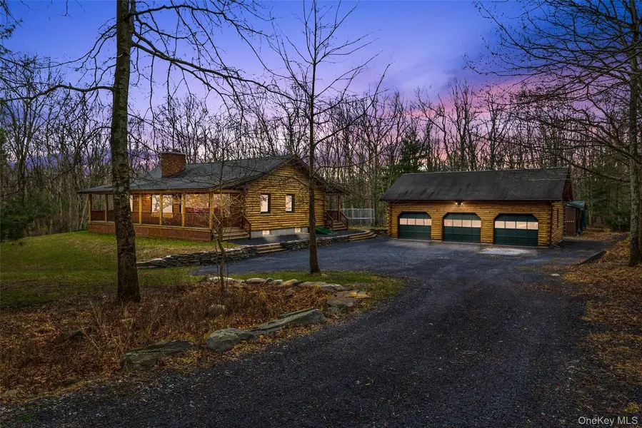 563 Peenpack TRL, Sparrowbush, NY 12780