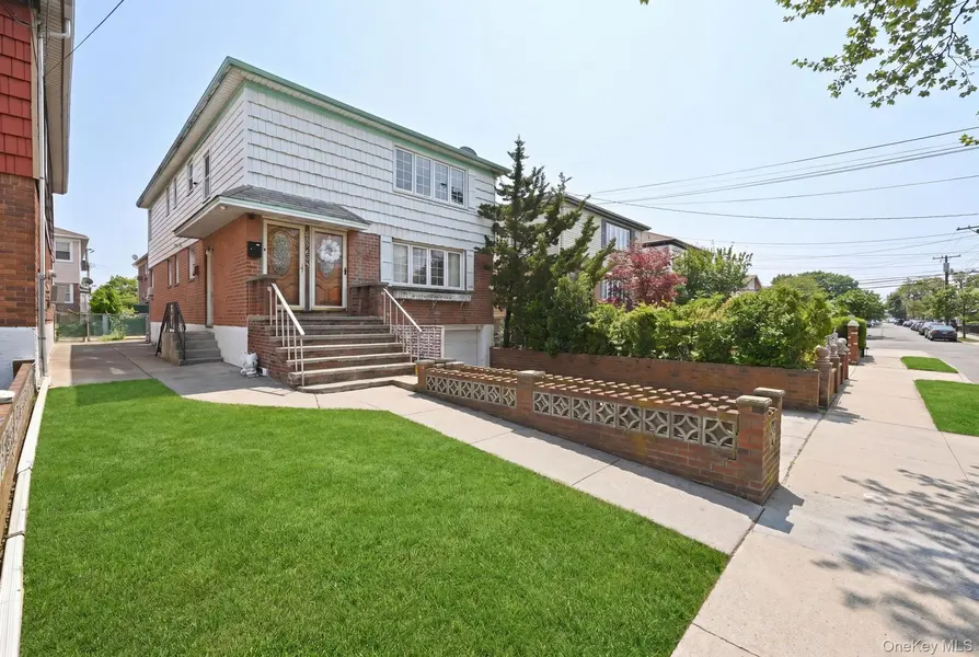 253-10 148th DR, Rosedale, NY 11422
