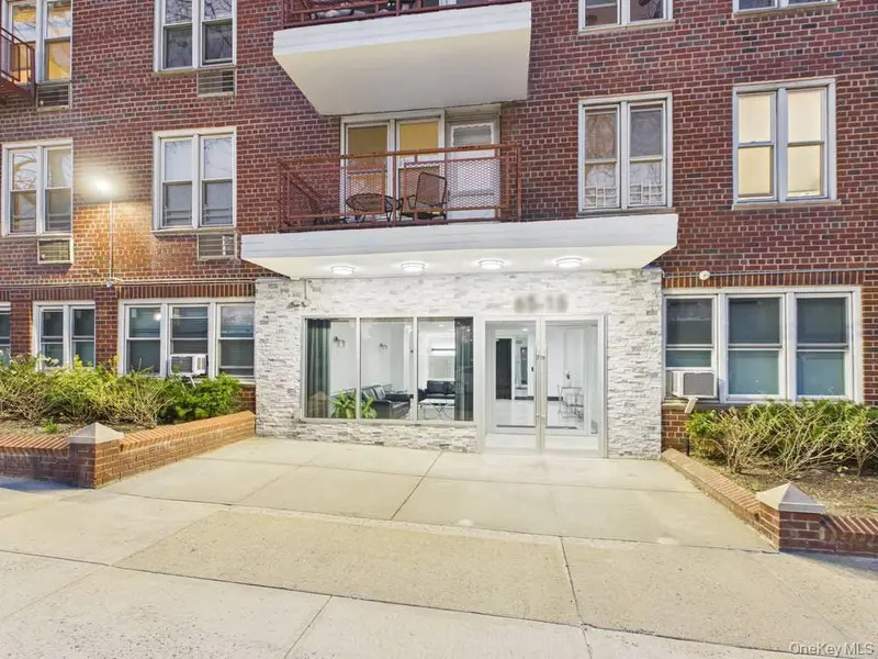 6515 Alderton ST #3F, Rego Park, NY 11374