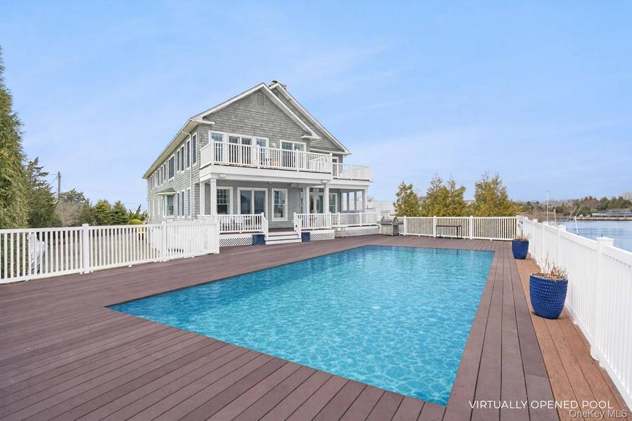 176 Beach LN, Westhampton Beach, NY 11978